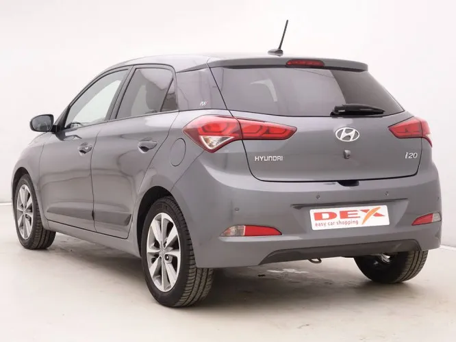 Hyundai I20 1.1 CRDi Play Edition + GPS + Camera + Cruise Control + Privacy Image 4