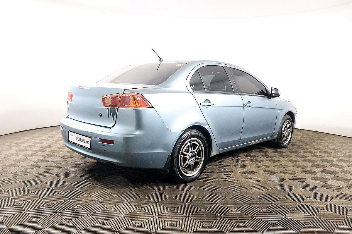 Mitsubishi Lancer Image 5