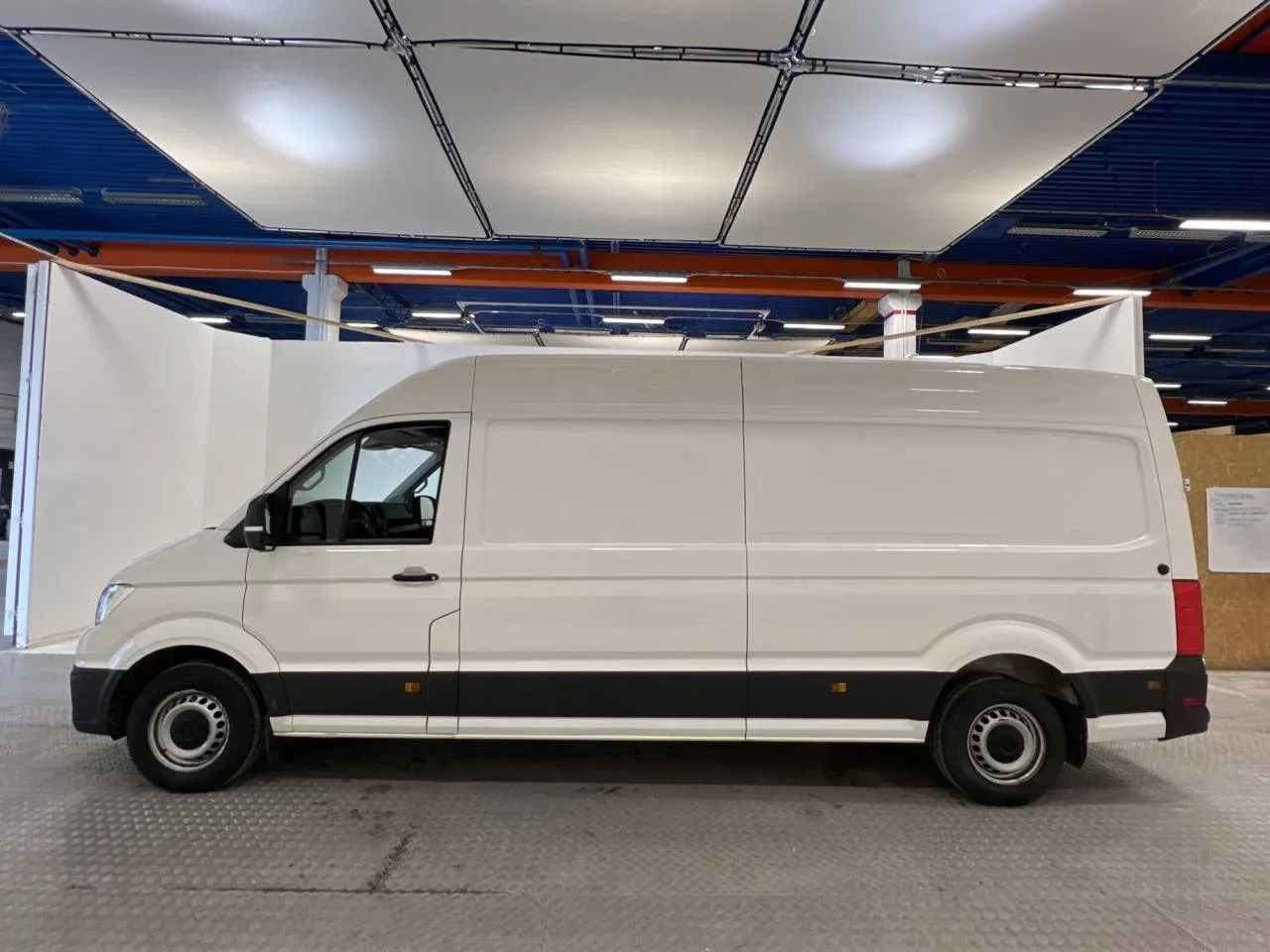 Volkswagen Crafter L3H2 177hk Värmare Dragkrok Kamera Moms Image 1