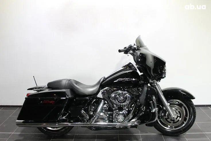 Harley-Davidson FLHX Image 1